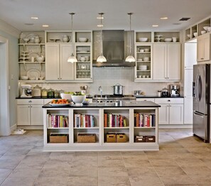 Private kitchen - Serene 1-bedroom house with AC in charming Columbus (Columbus)