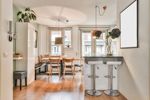Dining - Serene 1-bedroom house with AC in charming Columbus (Columbus)