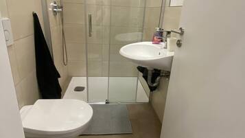 Dusche, Handtücher, Seife, Toilettenpapier