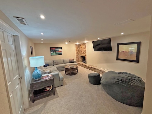 Modern 7-Bedroom Family Oasis