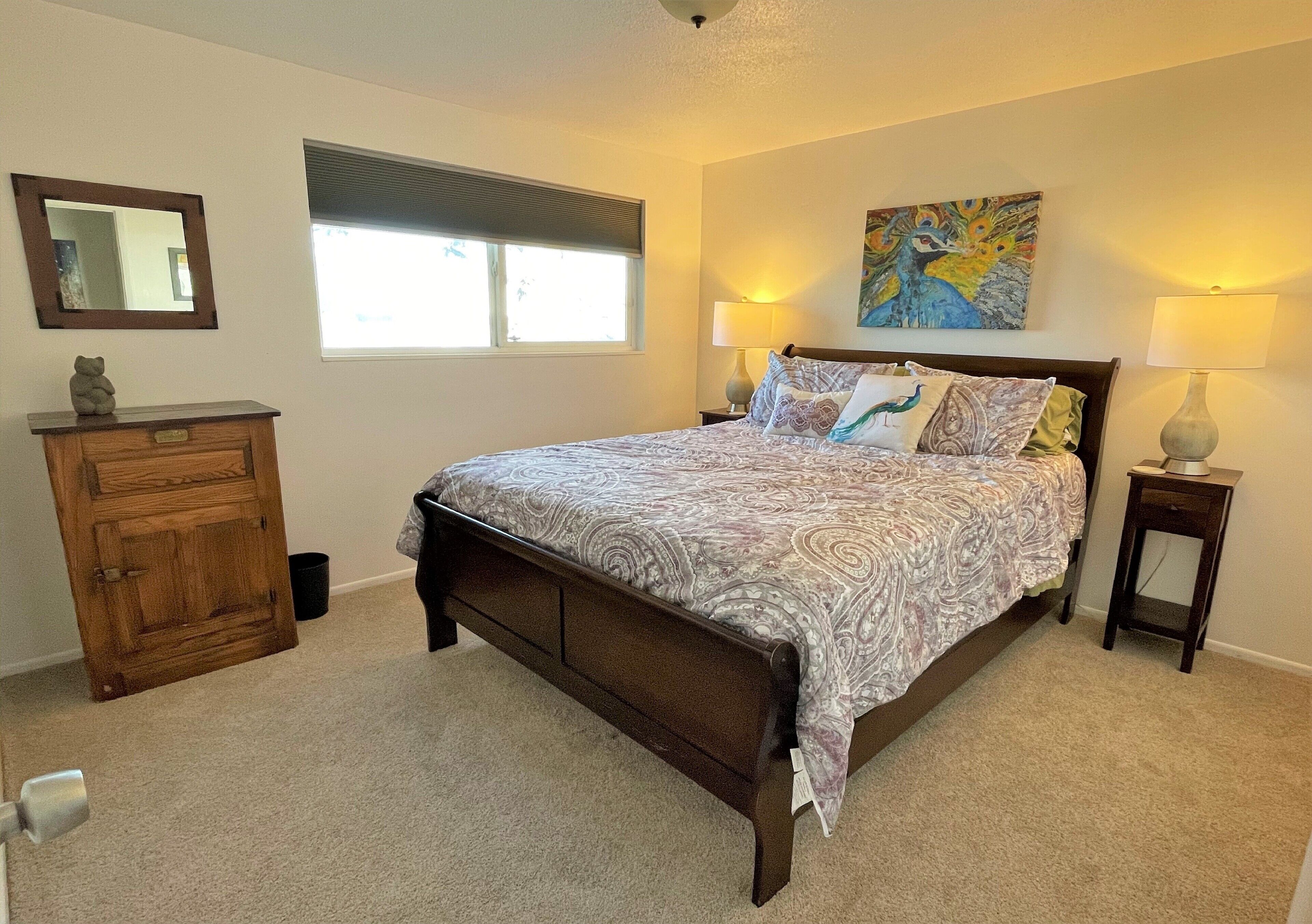 Verduisterende gordijnen, een strijkplank/strijkijzer, gratis wifi