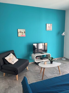TV - Garden apartment in the country yet in the city (Ajaccio)