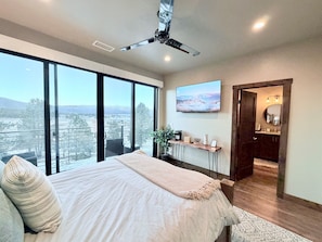 4 bedrooms, iron/ironing board, travel cot, free WiFi - Luxury 4BR Ski Condo | Private Hot Tub | Views | EV Charger | Garage (Angel Fire)