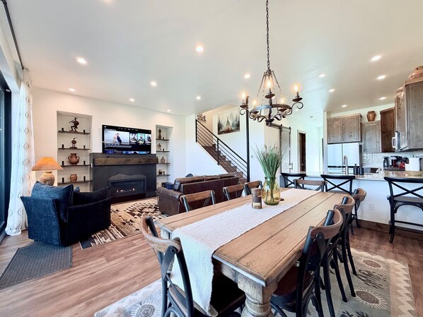 Dining - Luxury 4BR Ski Condo | Private Hot Tub | Mountain Views | Garage (Angel Fire)
