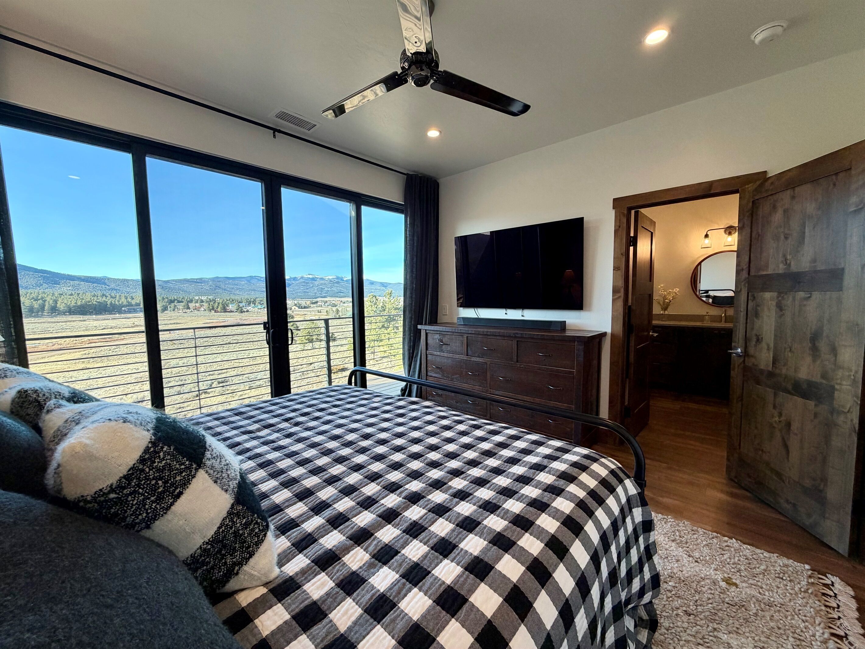 4 camere, ferro/asse da stiro, culla da viaggio, Wi-Fi gratuito