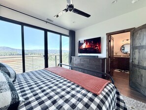 4 bedrooms, iron/ironing board, travel cot, free WiFi - Luxury 4BR Ski Condo | Private Hot Tub | Mountain Views | Garage (Angel Fire)