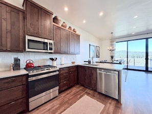 Fridge, microwave, oven, stovetop - Luxury 4BR Ski Condo | Private Hot Tub | Mountain Views | Garage (Angel Fire)