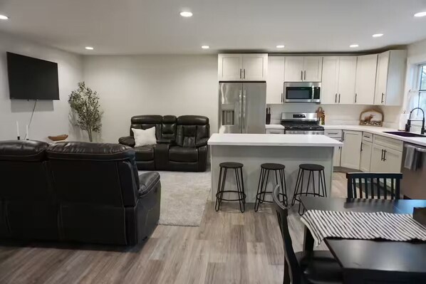 Interior - Cozy 2-bedroom house in nice Goshen with AC (Goshen)