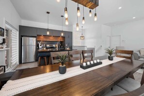 Dining - Le Skyvue - Massif du Sud, Mountain View, Pets (Saint-Philémon)