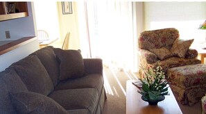 TV, fireplace - Slopeside 2-Bedroom Condo w/ Fireplace & Kitchen (West Dover)
