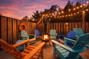 Terrace/patio - Stunning OBX 6BR Estate, Pool, Spa, Game Room, Fire Pit & Volleyball (Salvo)