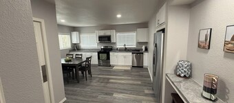 Serene 2-bedroom house with AC in charming Safford