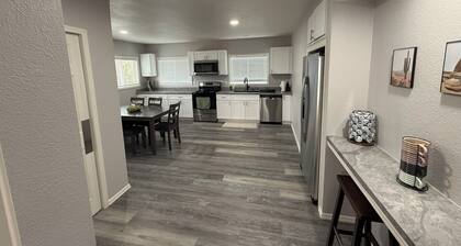 Serene 2-bedroom house with AC in charming Safford