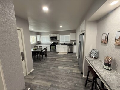 Serene 2-bedroom house with AC in charming Safford