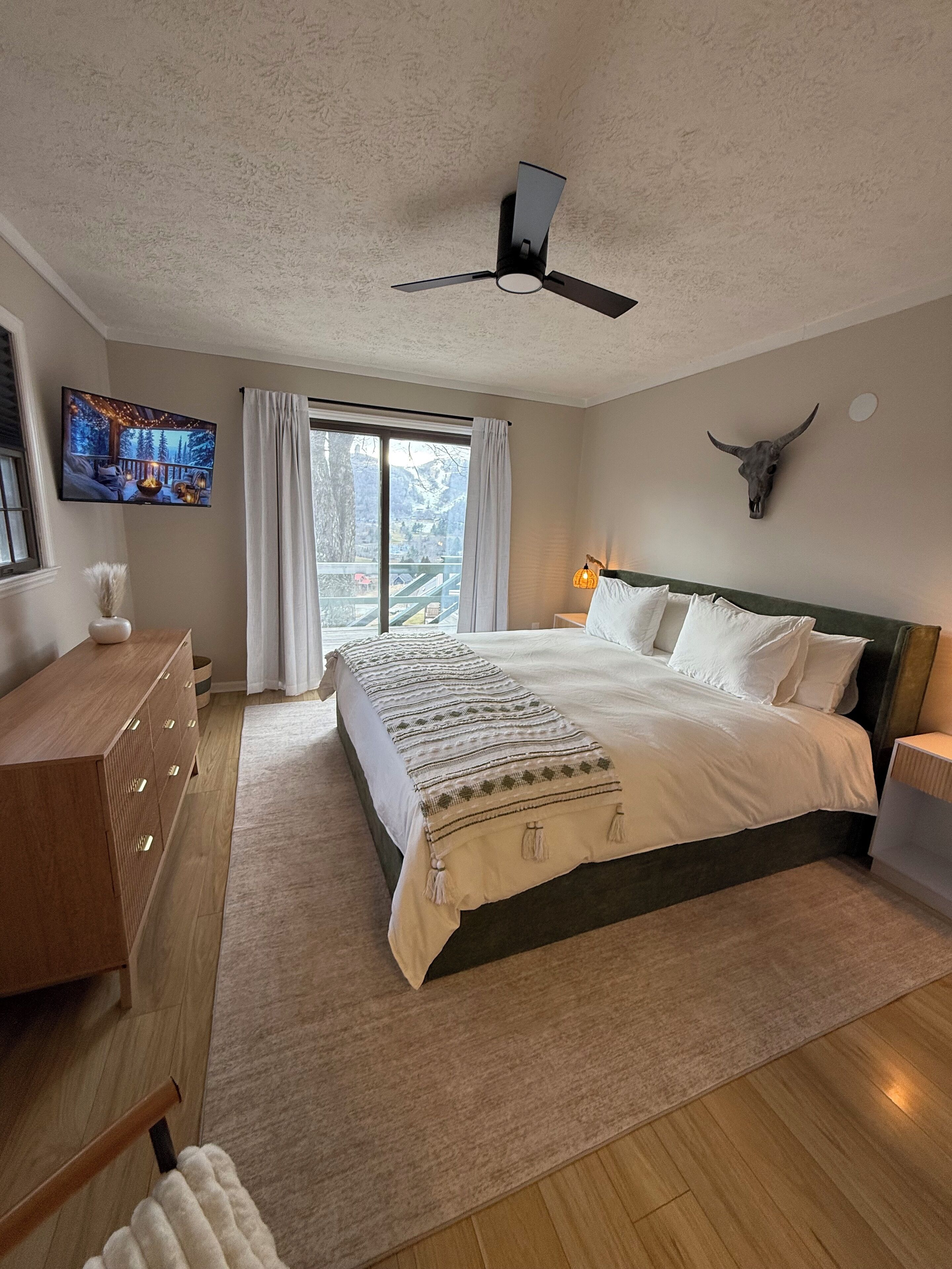 3 bedrooms, iron/ironing board, WiFi, bed sheets