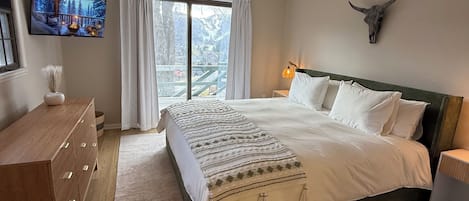 3 habitaciones, tabla de planchar con plancha, wifi y ropa de cama