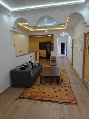 Apartemen Keluarga, pemandangan kebun | Teras/patio