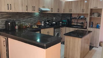 Apartamento familiar, vistas al jardín | Cocina privada