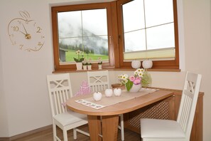 Dining - Elegant country-style vacation apartment in the Sellraintal Valley Simply feel good. (Gries im Sellrain)