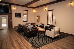 Lobby - Step Back in Time at The Old Mill in Prairie City (Prairie City)