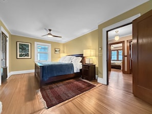 Iron/ironing board, free WiFi, bed sheets - Elegant Historic Home near University of Rochester (Rochester)