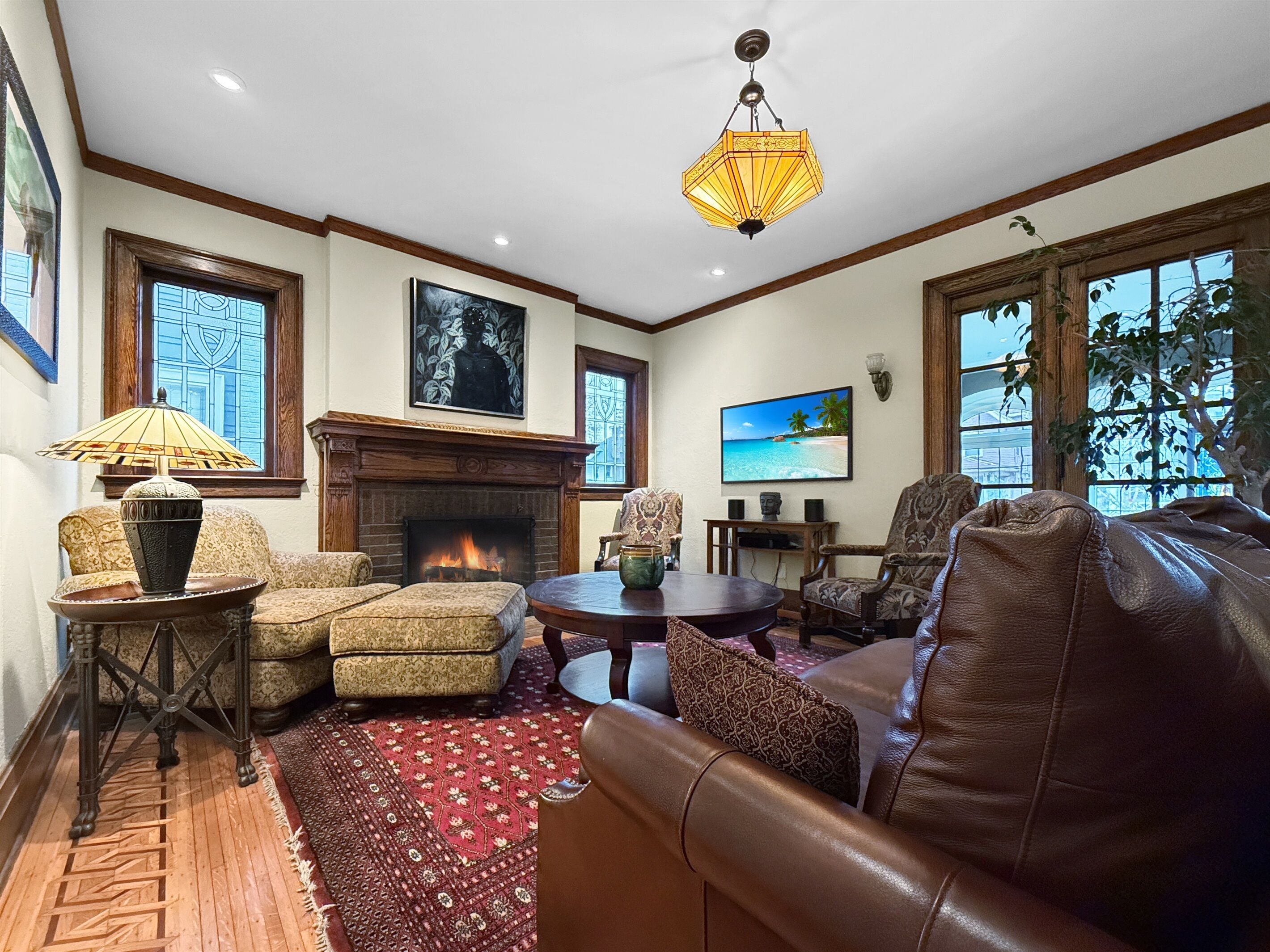 Smart TV, fireplace