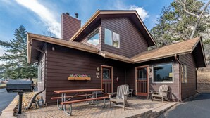 Unclassified image, 5 of 10, button - Our Cedar Lodge is great for family groups of up to 7, and very near RMNP! (Estes Park)