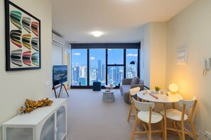 TV - Skyline on 568 Collins 1B1B (Melbourne)