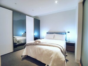 3 bedrooms, iron/ironing board, WiFi, bed sheets - MHYL#Mel Central 3B2B+1 parking QV1 / 152sqm (Melbourne)