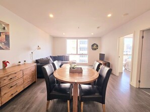 Dining - MHYL #2BR+1P |MelCentral|State Library|China town (Melbourne)