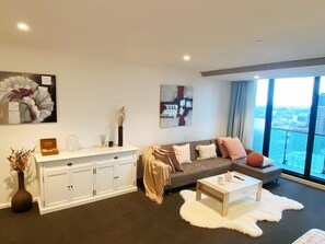 TV - MHYL #High Rise | Comfort | 3BR2B with 1 parking (Melbourne)