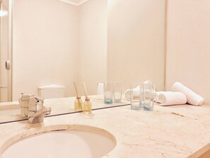 Hair dryer - MHYL #CBD 2BR| Southern Cross| Crown Casino| DFO (Melbourne)