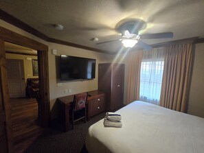 1 bedroom, iron/ironing board, WiFi, bed sheets - Peacful Deluxe 1-bedroom cabin (Gatlinburg)