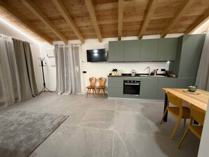 Réfrigérateur, four, plaque de cuisson, lave-vaisselle