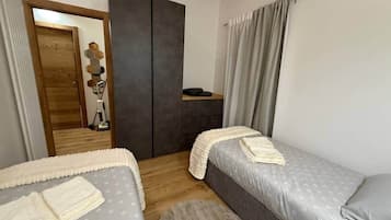 2 bedrooms, iron/ironing board, WiFi, bed sheets