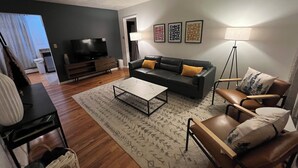 Living area - 1 bedroom condo walking distance to OHSU, close to VA, hiking trails! (Portland)