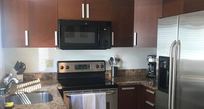 1 bedroom condo walking distance to OHSU, close to VA, hiking trails!