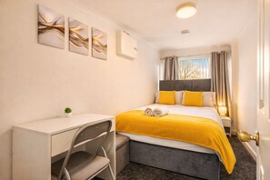 4 habitaciones, tabla de planchar con plancha y wifi 
