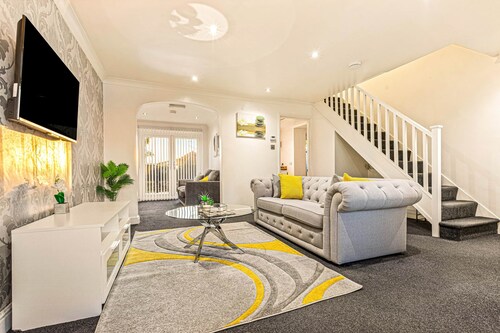 Threadgold|4 Bedroom Home|Sleeps 8 Guests|4 Beds|Leicester