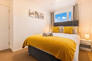 4 bedrooms, iron/ironing board, WiFi - Threadgold|4 Bedroom Home|Sleeps 8 Guests|4 Beds|Leicester (Leicester)