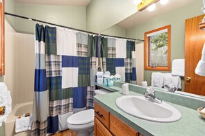 Shower, hair dryer, towels, soap - Great Lodge for family or groups - sleeps up to 7!  Very close to RMNP! (Estes Park)