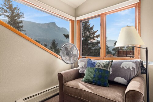 Great Lodge for family or groups - sleeps up to 7!  Very close to RMNP!