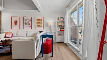 Televisión, videojuegos y futbolito