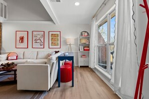 Televisio, videopelejä, pöytäjalkapallopöytä