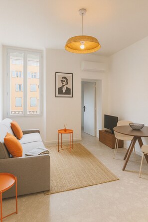 Living area - Apartment ELVIS (Toulon)