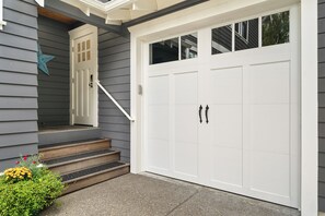 Exterior detail - Sellwood Perfection, Superb 1-bedroom apartment with AC in vibrant neighborhood (Portland)