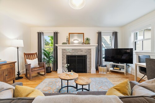 Sellwood Perfection, Superb 1-bedroom apartment with AC in vibrant neighborhood