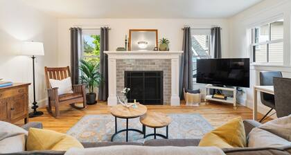 Sellwood Perfection, Superb 1-bedroom apartment with AC in vibrant neighborhood