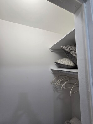 Miscellaneous - Cozy 2-bedroom house in gorgeous Yonkers with AC (Yonkers)