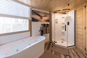 Dusj, boblebad, hårføner og håndklær